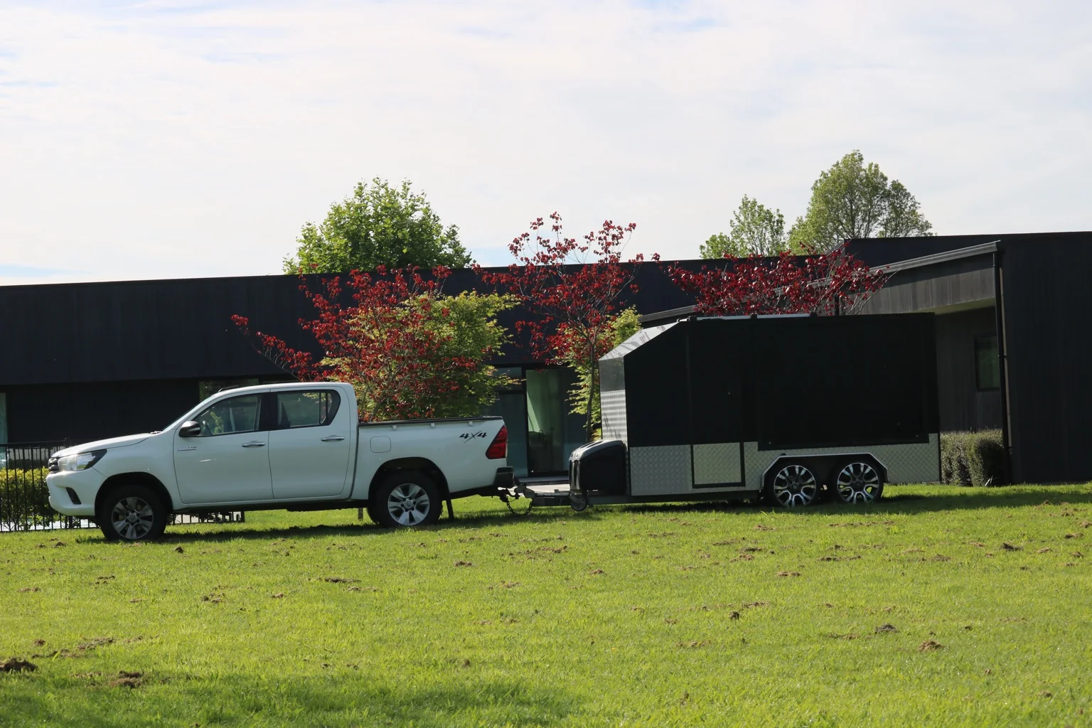 TUT Transport Hilux and enclosed tandem trailer